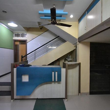 Hotel Madhava 舍地 外观 照片