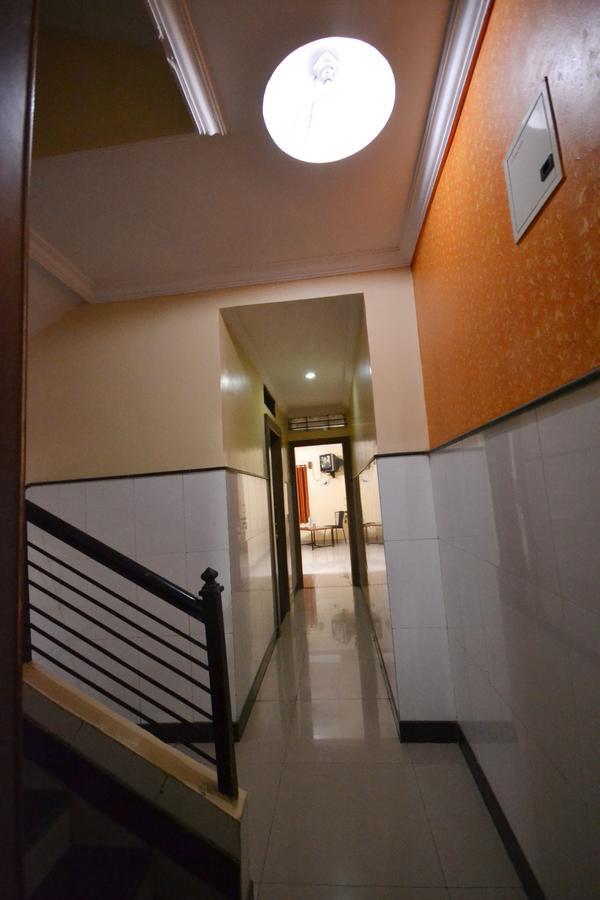 Hotel Madhava 舍地 外观 照片