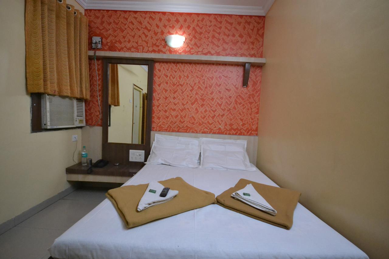 Hotel Madhava 舍地 外观 照片