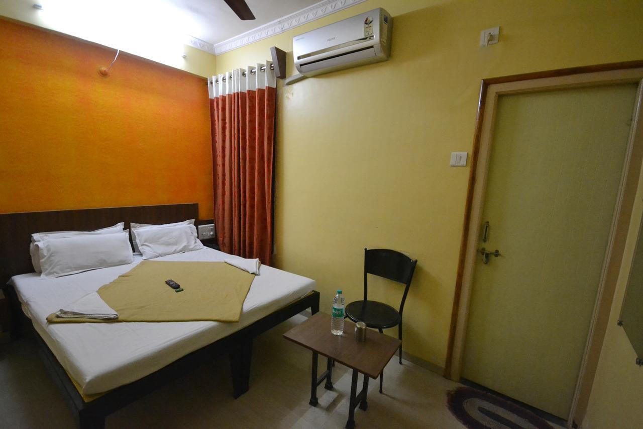 Hotel Madhava 舍地 外观 照片