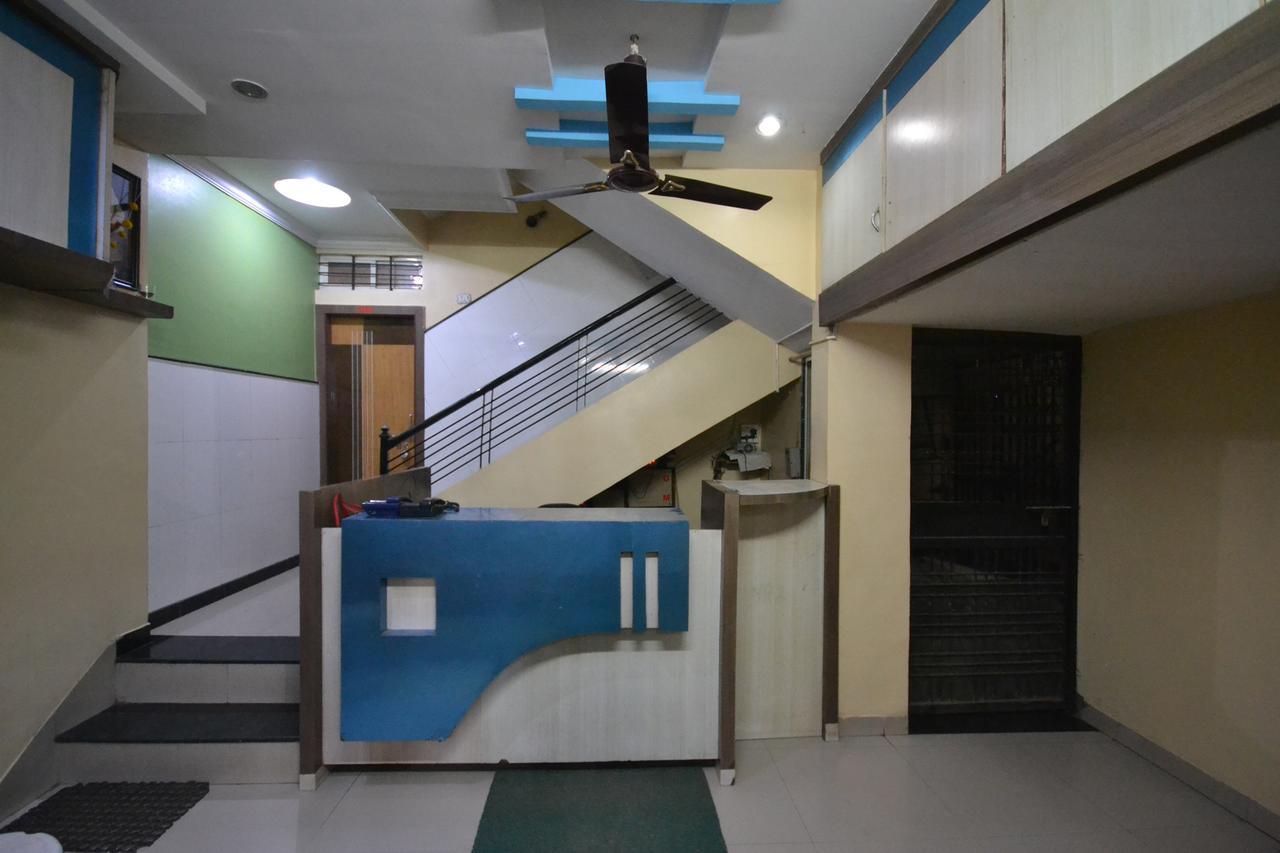 Hotel Madhava 舍地 外观 照片