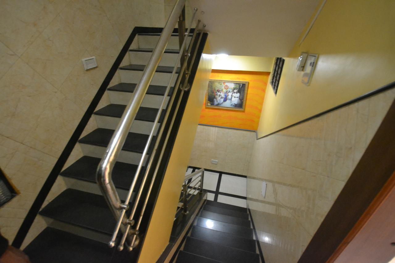 Hotel Madhava 舍地 外观 照片